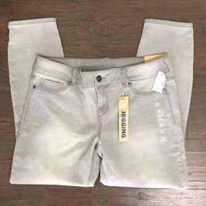 Maurices Gray Denim Flex Jeggings NWT